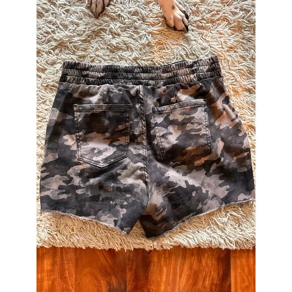 Spanx Twill Army Print Pull-On Shorts Size Large - Picture 3 of 3